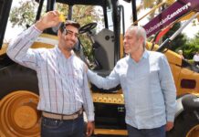 Entrega Bedolla maquinaria de construcción en Taretan