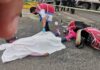 Mujer motociclista muere al ser atropellada por un camión en la glorieta de salida a Quiroga
