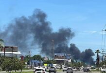 Se incendia un deposito de chatarra en Lázaro Cárdenas