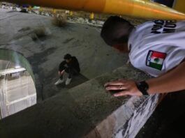 Policía Morelia frustra intento de suicidio en puente capitalino
